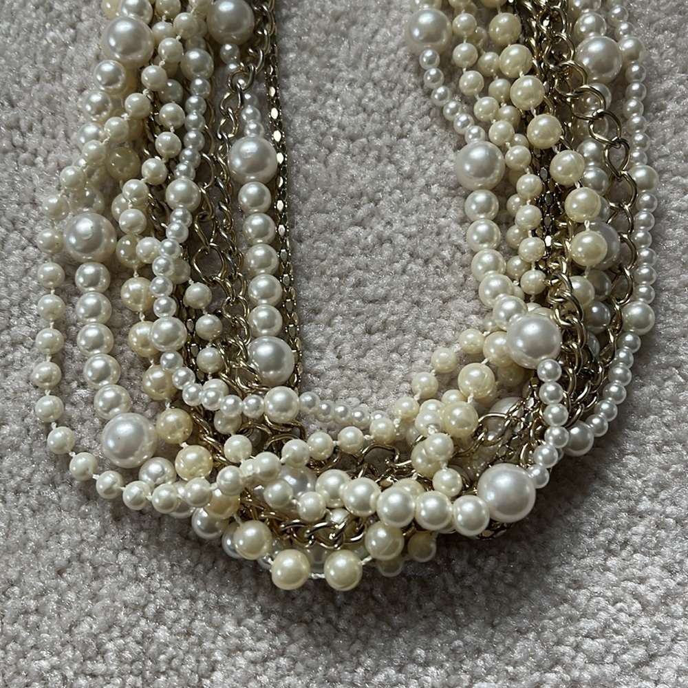 Chunky Pearl Mixed Metal Necklace - Picture 2 of 3